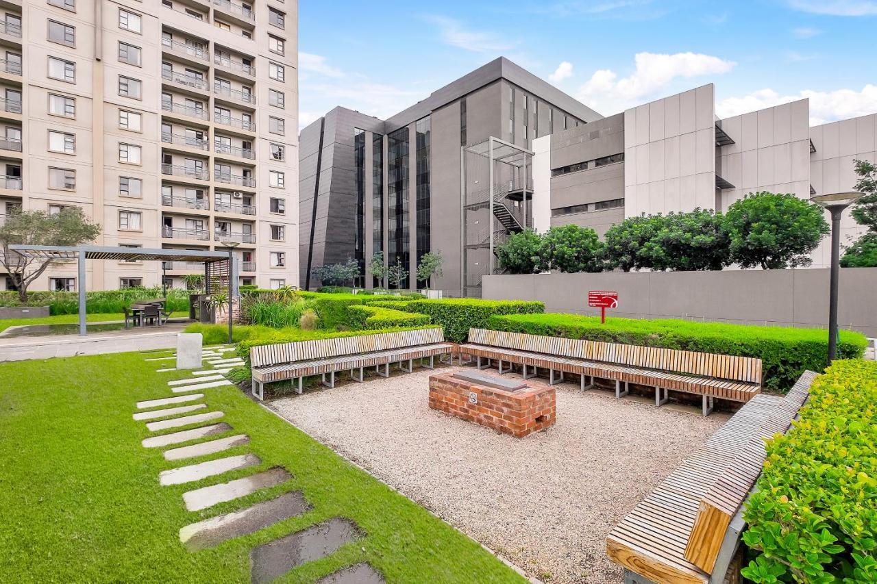 2 Bedroom 2 Bath Luxury - Sandton Cbd Johannesburg Exterior foto